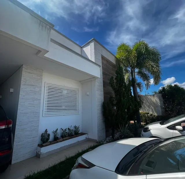 Vende-se Casa térrea com 4/4 no Condomínio Bosque dos Ipês em Cuiabá MT.