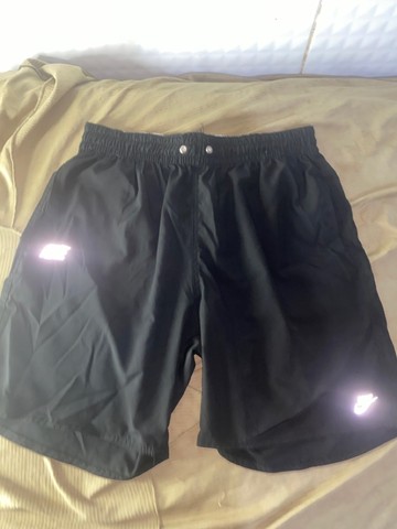 Short da Nike que reflete com a luz  - Foto 4