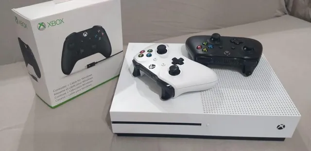 XBOX SERIES S 1TB c/ 1 ou 2 CONTROLES +GAMEPASS ~ USADO