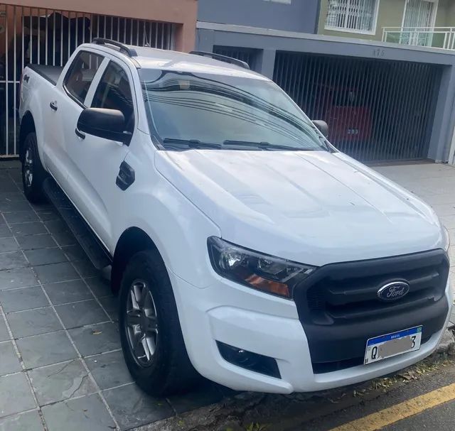 Carros e Caminhonetes Ford Automática, 2 puertas em Curitiba