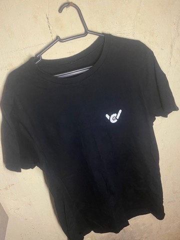 Camisa preta da marca Coleres 