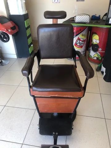 Antiga Cadeira de barbearia "Irmãos Campani - Galeria