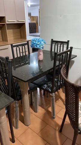 Mesa De Granito Com 04 Cadeiras Nova 
