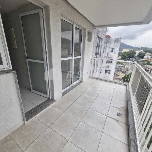 Cobertura vazia - 127 m2, com 2 quartos, suíte, cond. Jardins do Valqueire.