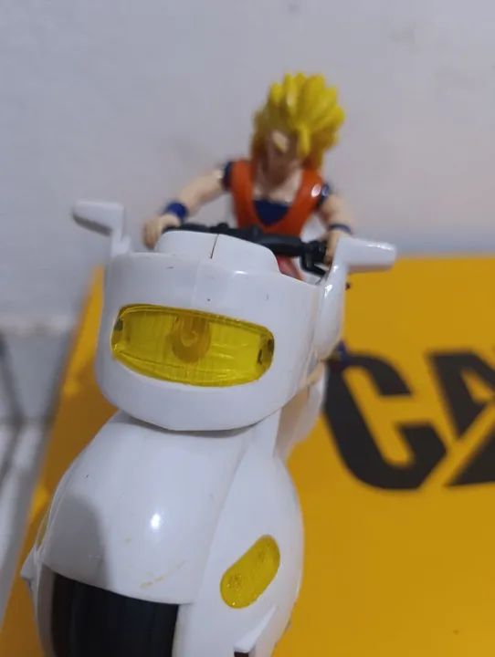 Boneco Goku super Sayajin 3 e moto da Bulma - Foto 3