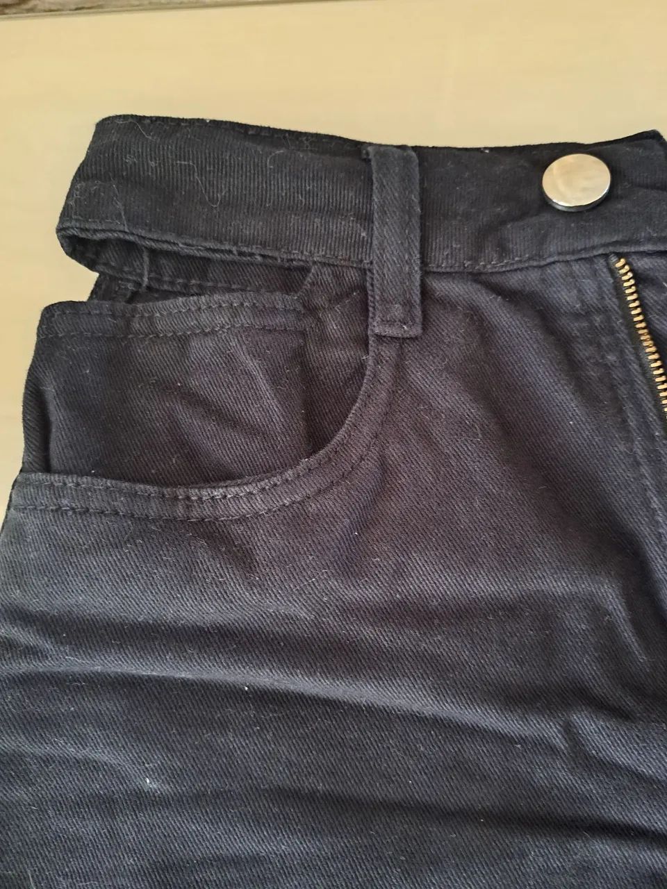 Shorts Jeans Destroyed Preto - Moderno e estiloso! - Foto 4