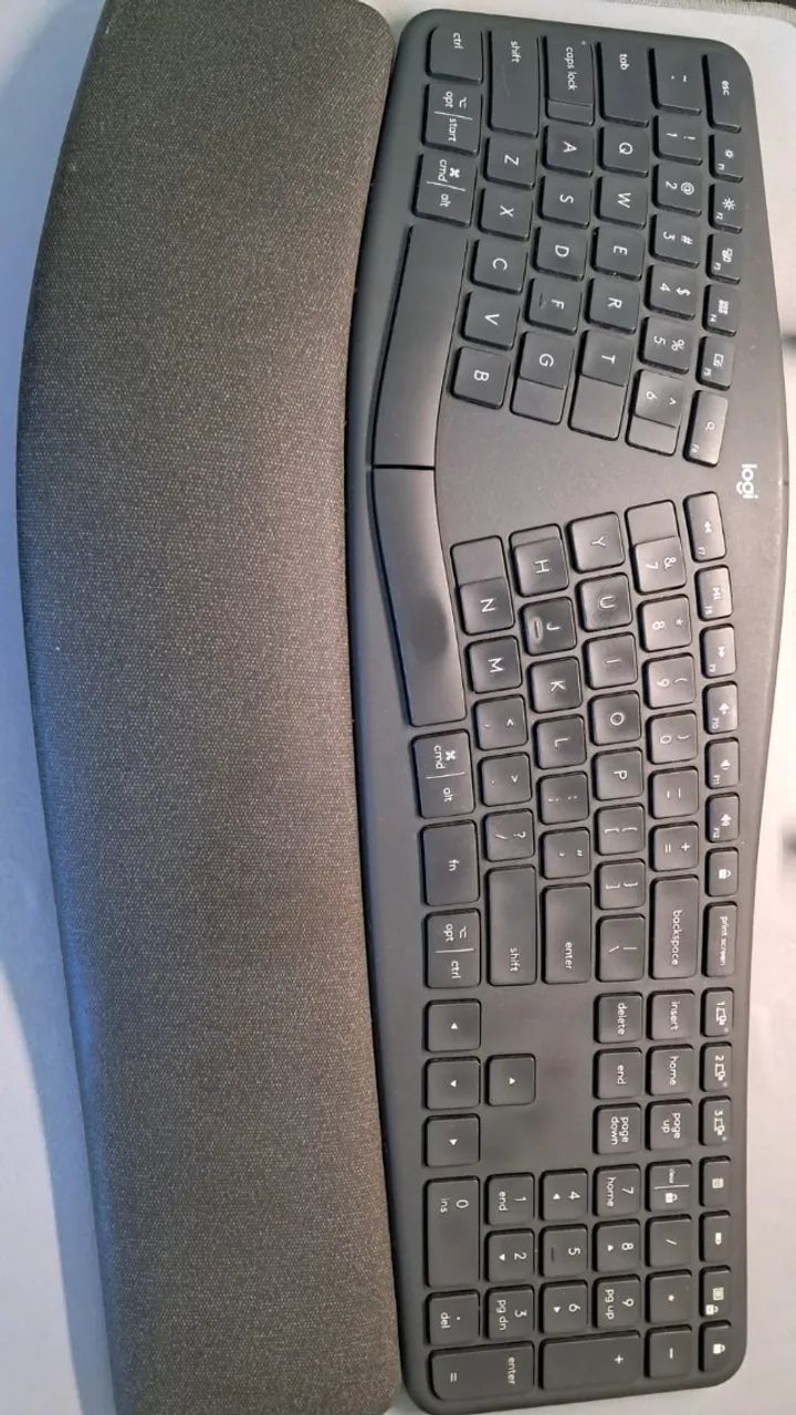Excelente Teclado Logi ergo k860 e mouse lift preto - Foto 2