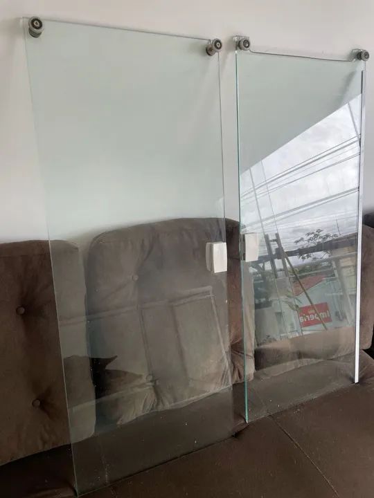 Janela de vidro temperado - semi-nova