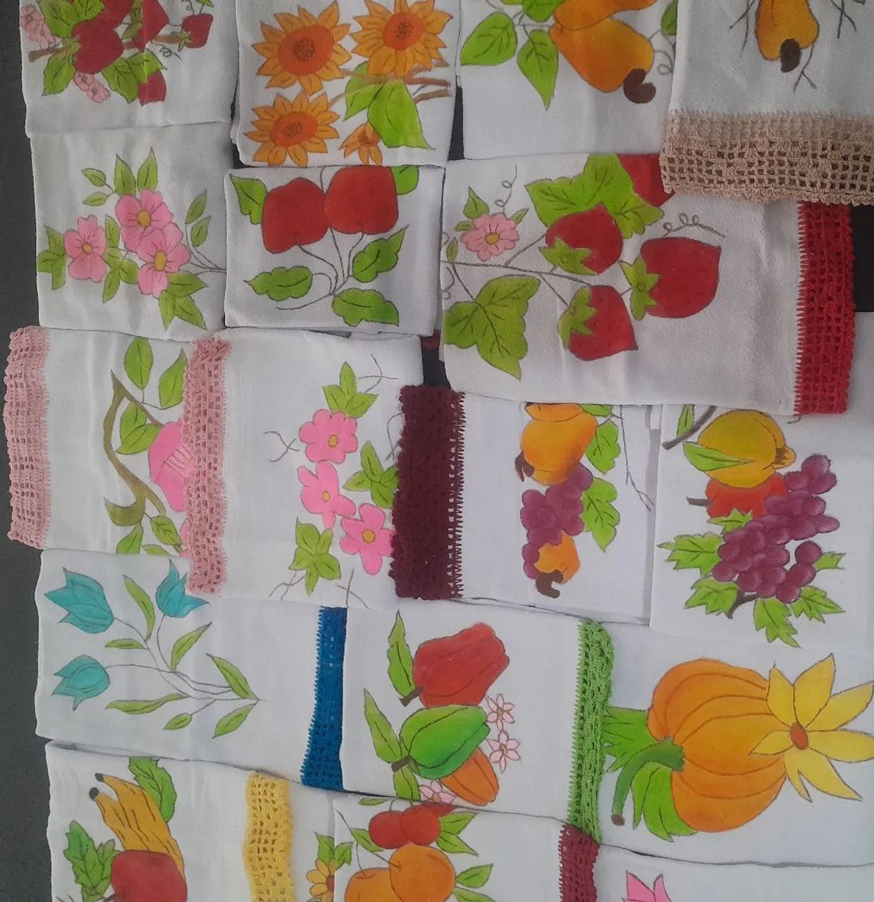 Panos de prato artesanais em tecido 100% algodão, pintados à mão com bainhas de crochê - Foto 5