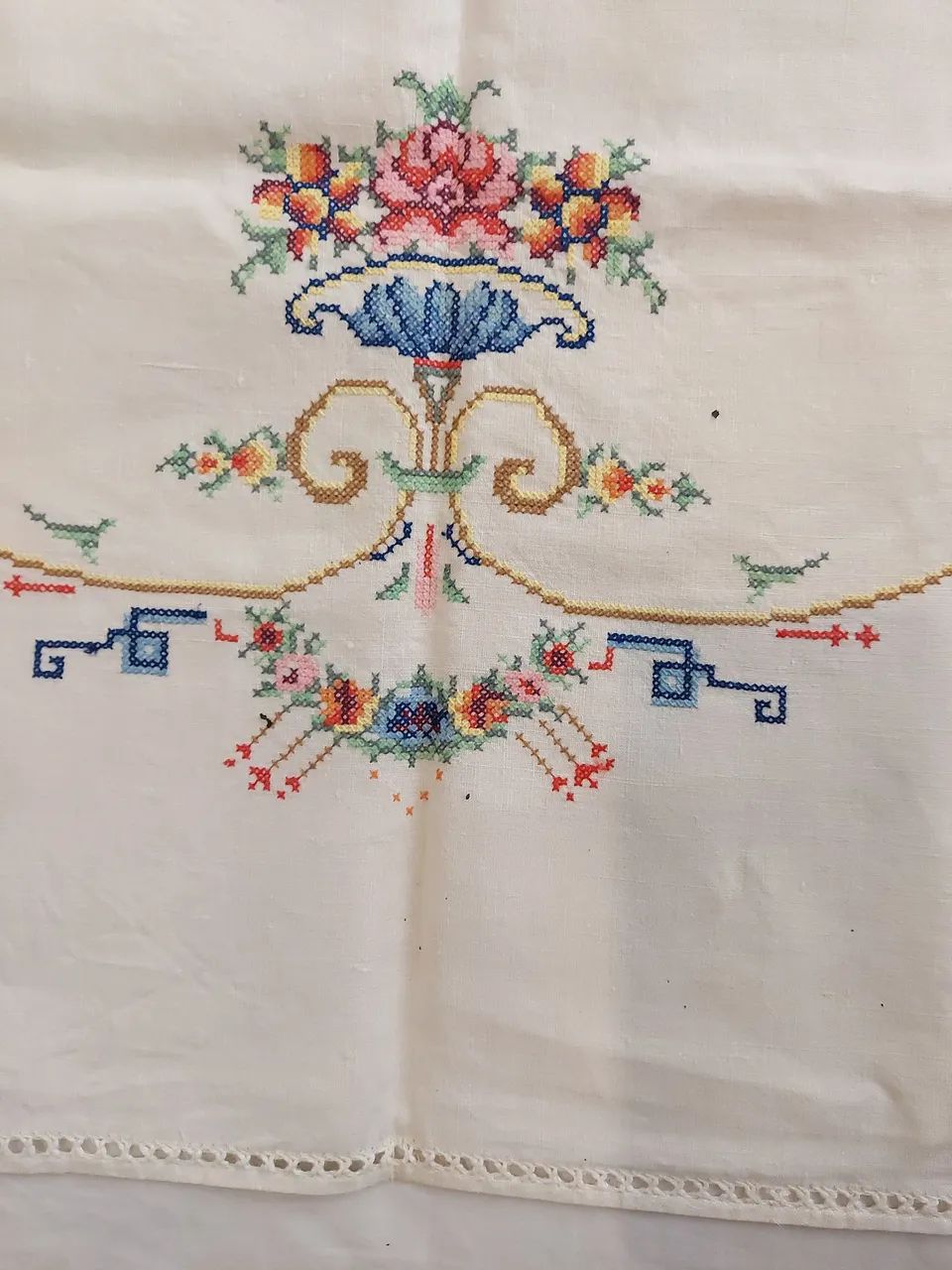 Jogo de Toalha de Mesa Bordadas . - Foto 4