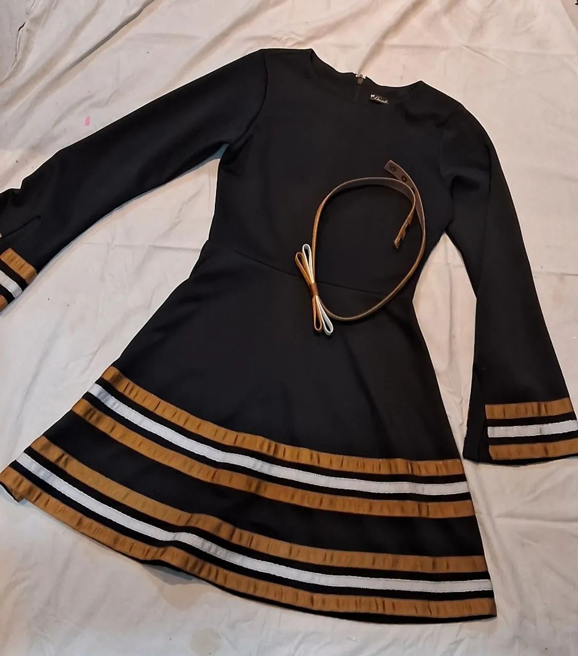 Vestido Bambola preto com dourado 