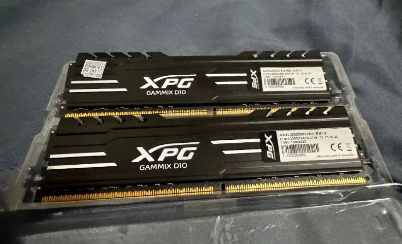 Kit Memória RAM XPG Gammix D10 16GB (2x8GB) 3000MHz DDR4