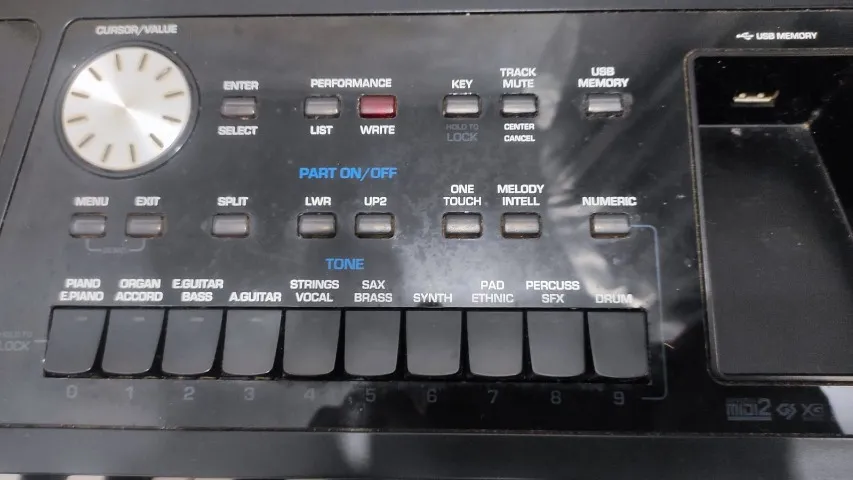 VENDO TECLADO ROLAND BK5