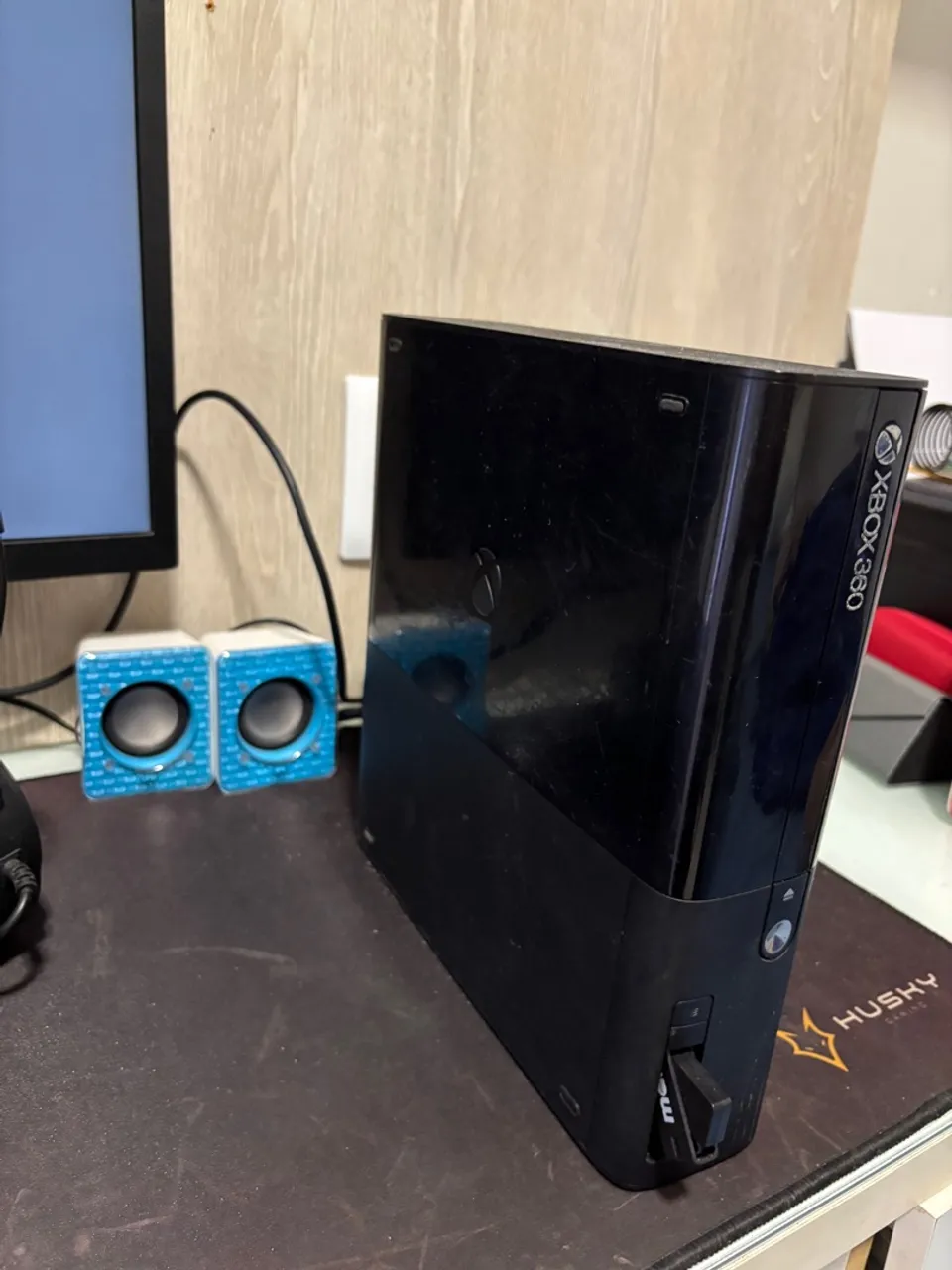 Xbox 360 - único dono, com controle e jogos