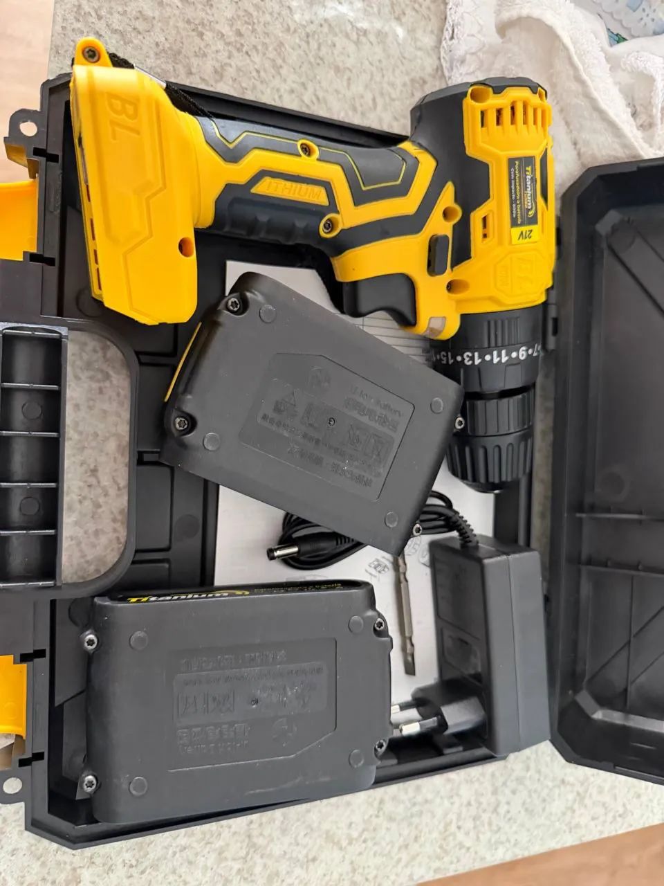 Parafusadeira Furadeira 21v Titanium64840822727937121