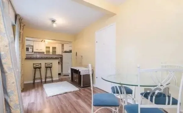 Ótimo apartamento no Centro, reformado, mobiliado, com 39m² privativos, de 1 dormitório. P