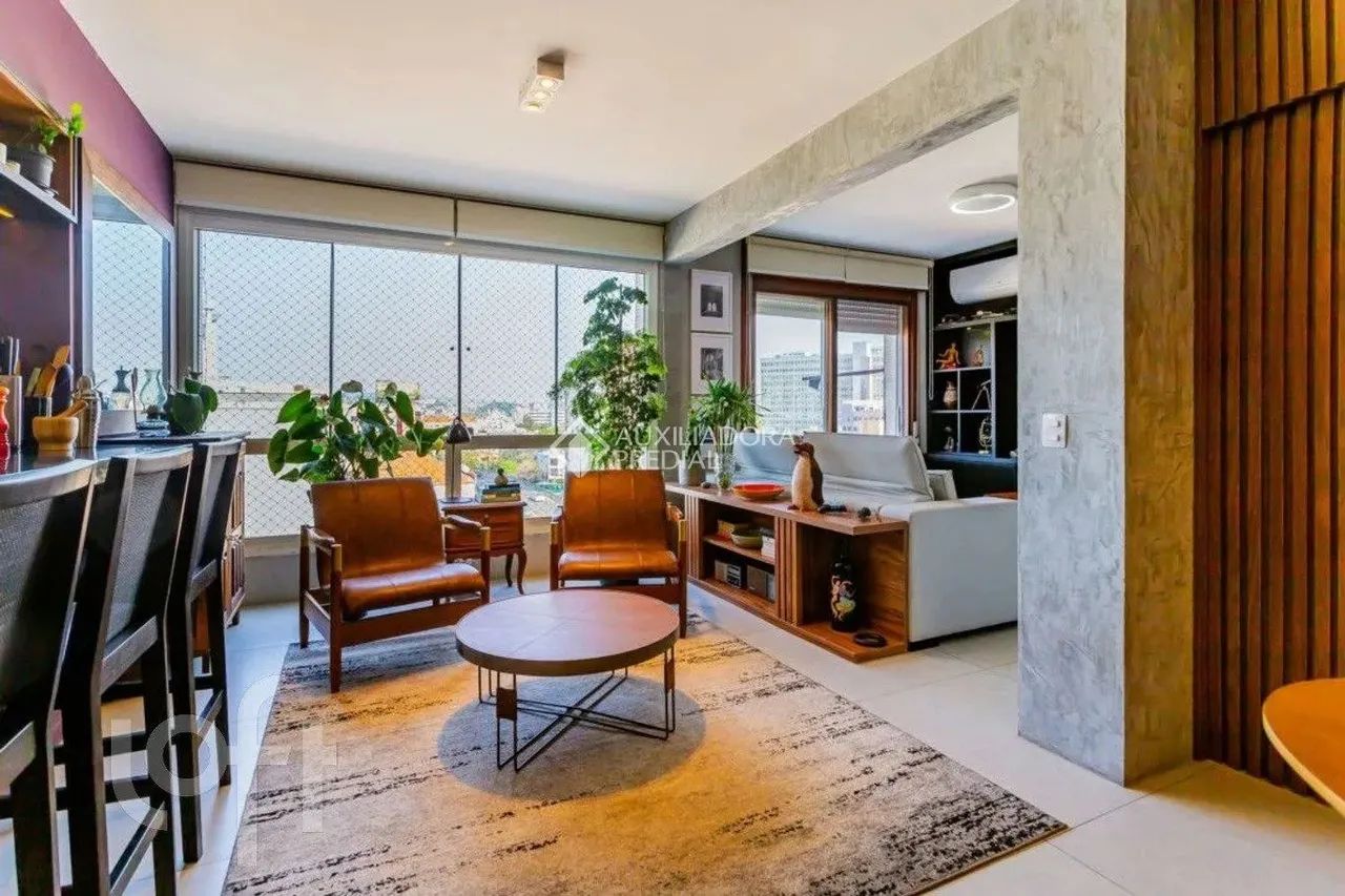 Imóvel para venda possui 102 metros quadrados com 3 quartos em Rio Branco - Porto Alegre - - Foto 2