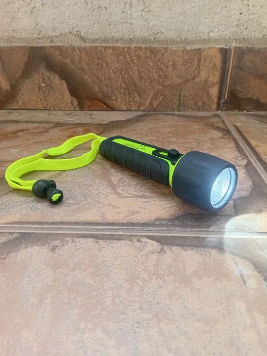 Lanterna de mergulho - Iluminação subaquática - Foto 5