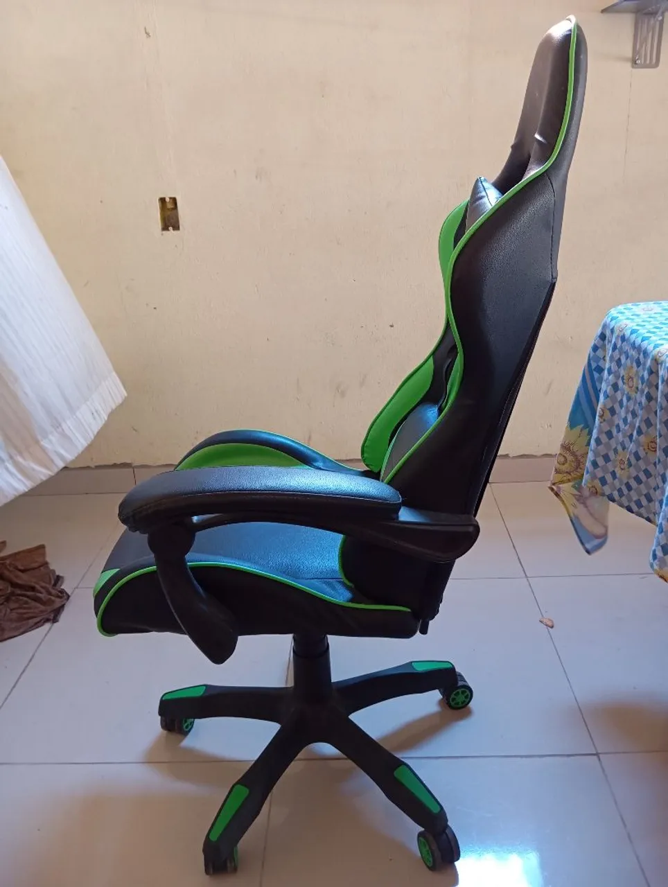 Cadeira Gamer Ergonômica Preta e Verde - Conforto e Estilo!