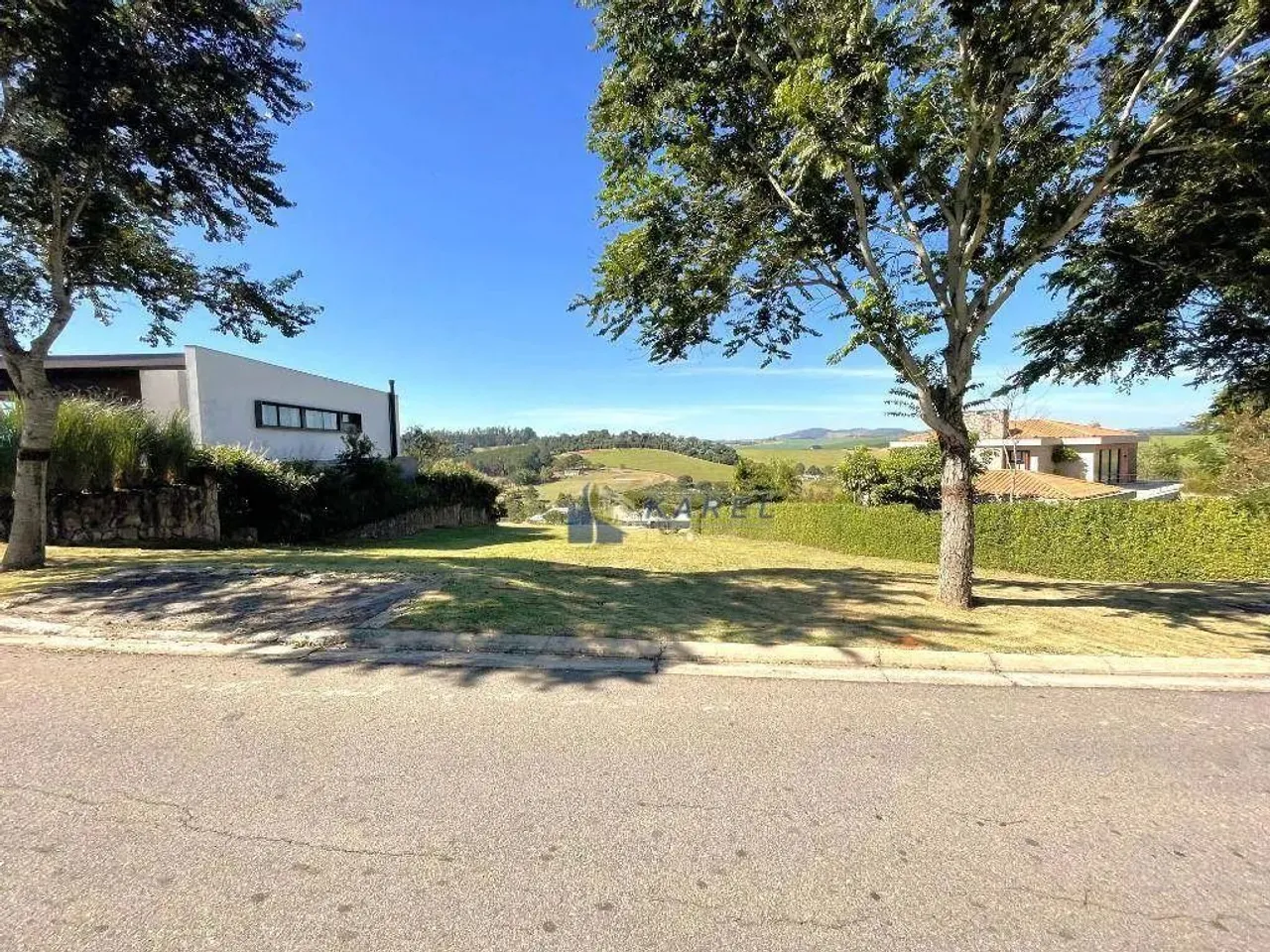 TERRENO à VENDA com 1290m² no CONDOMÍNIO FECHADO TIPO CLUBE, FAZENDA DONA CAROLINA no INTE