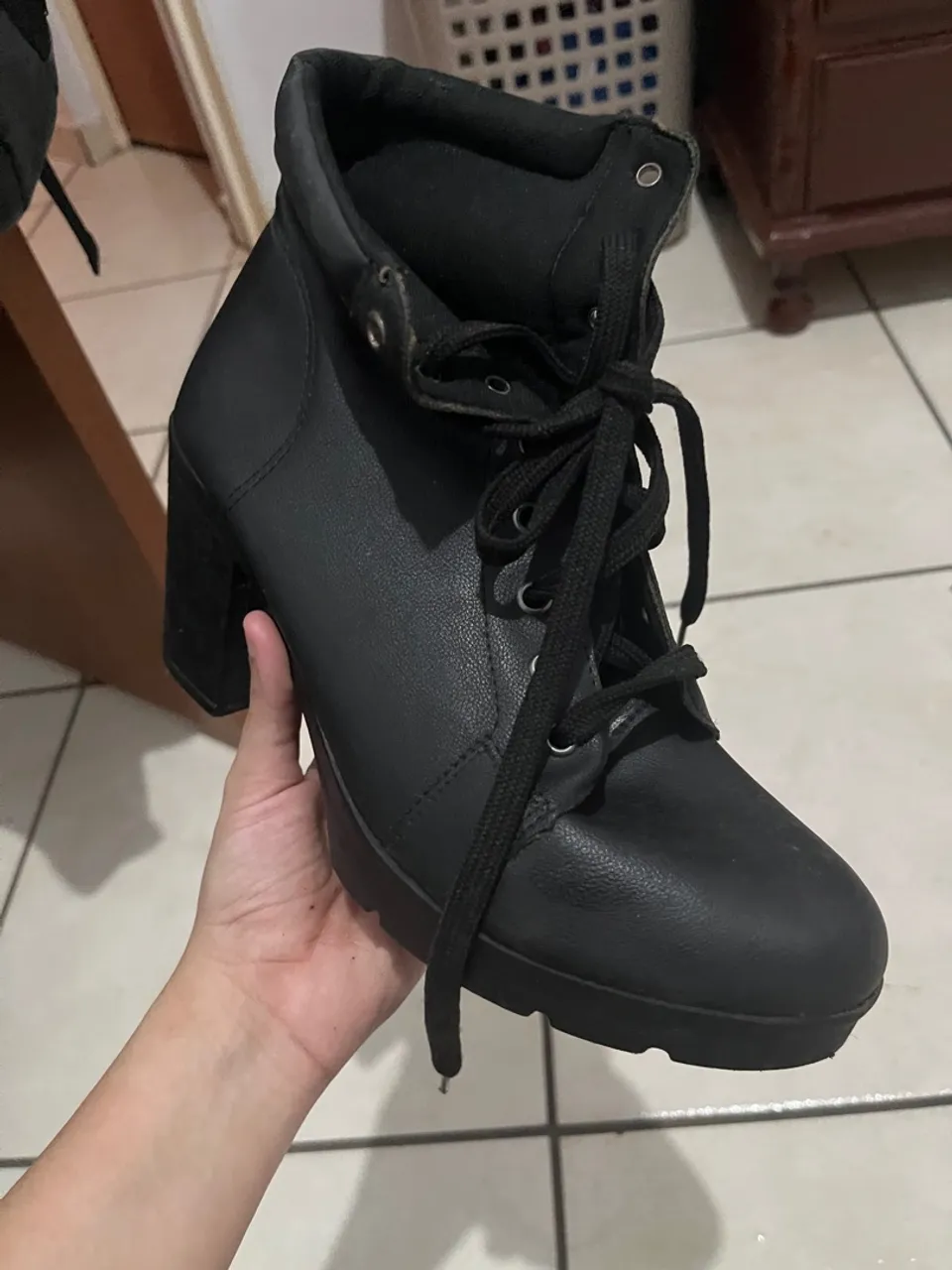 Bota preta salto bloco
