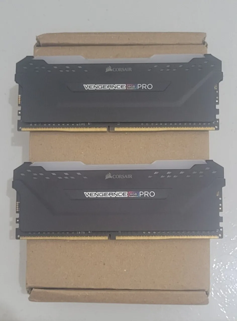 Memória RAM Corsair Vengeance RGB Pro 16GB (2x8GB) 2666MHz