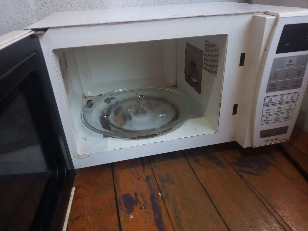 Micro-ondas com defeito