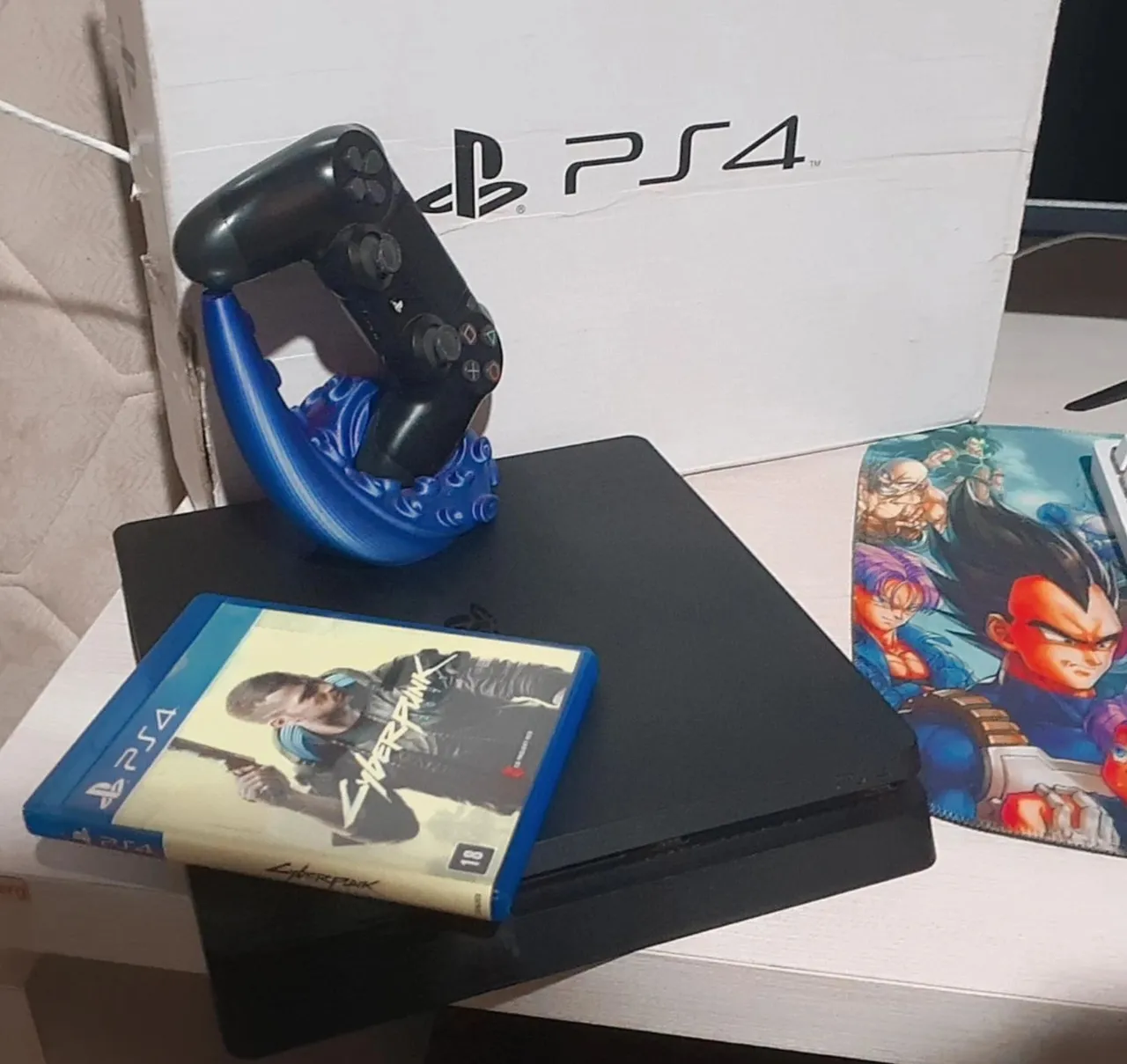 PlayStation 4 com jogo Cyberpunk 2077 e 1TB