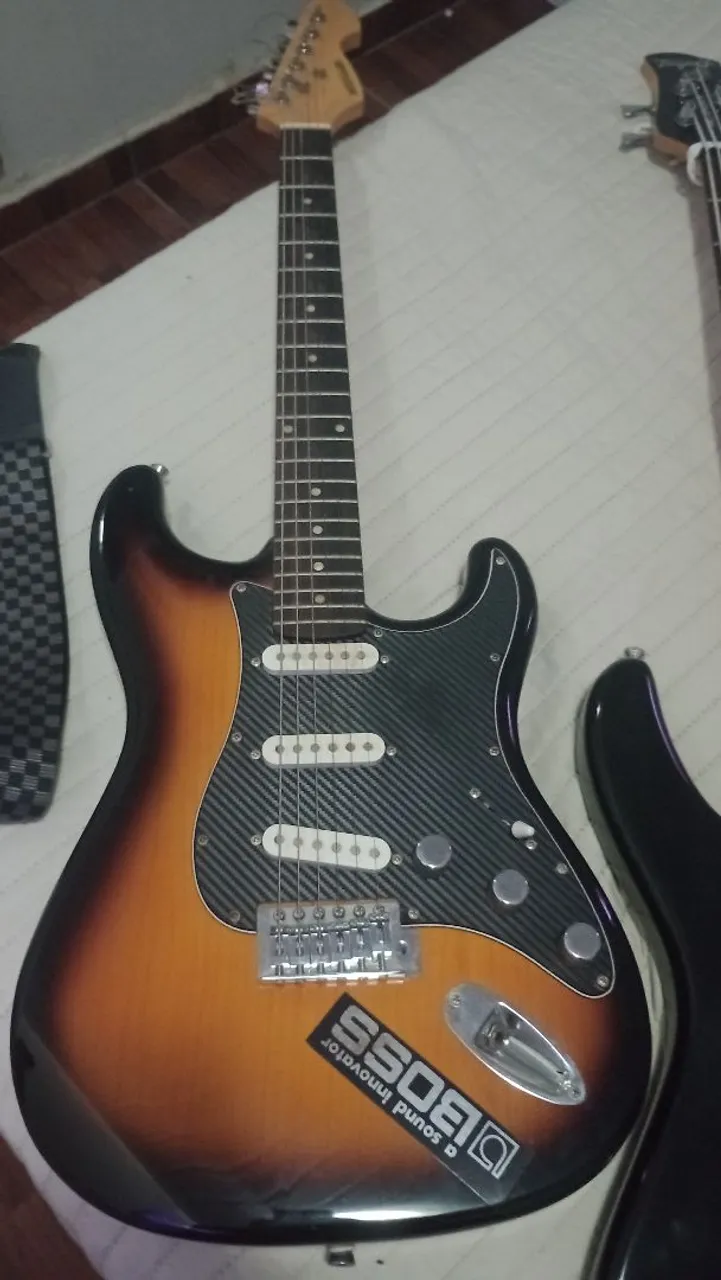 Combo! guitarra e contra baixo.motivo de liseira