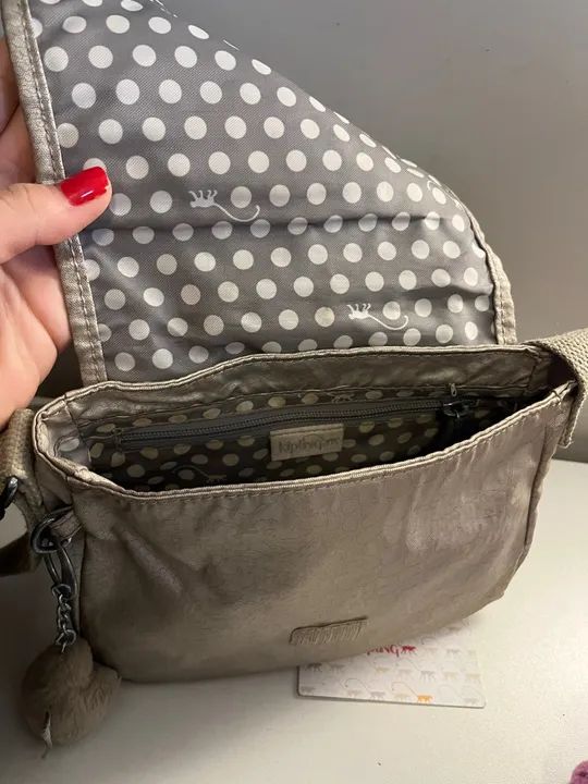 Bolsa Kipling Dourada modelo Sabian - Foto 4