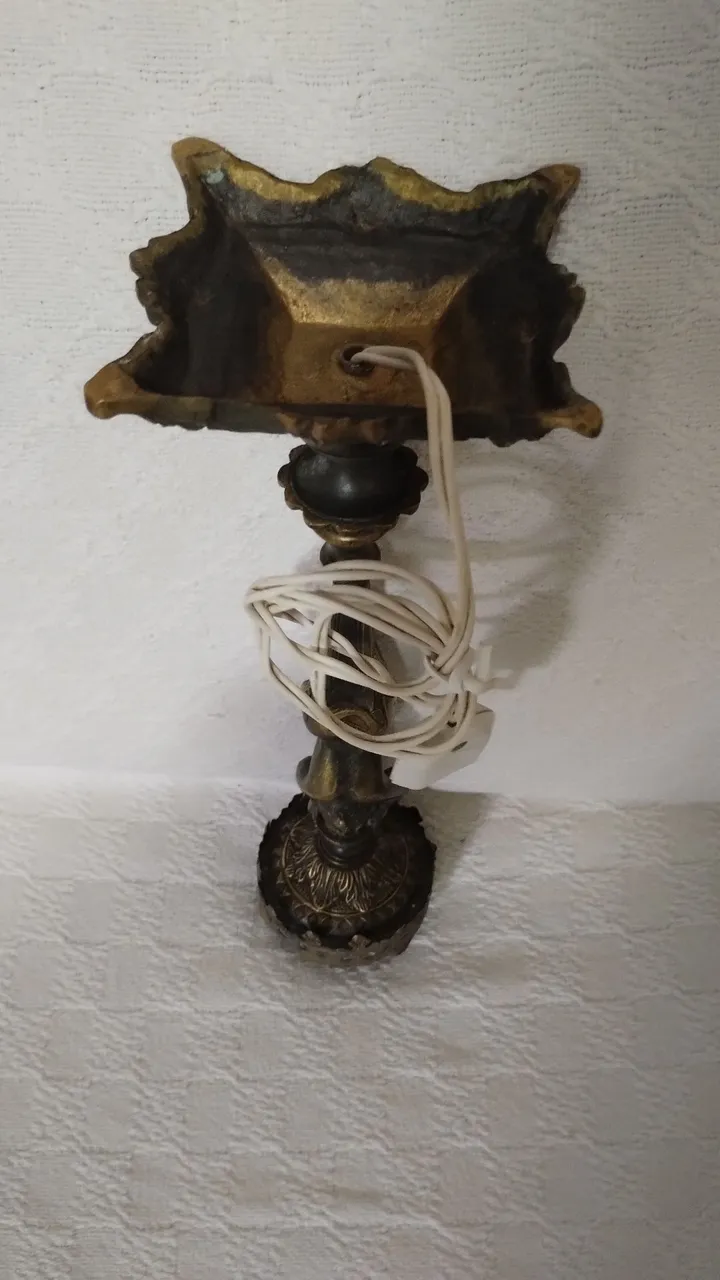 Lustre de mesa em Bronze