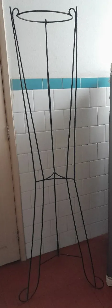 Tripé para vasos de plantas de ferro