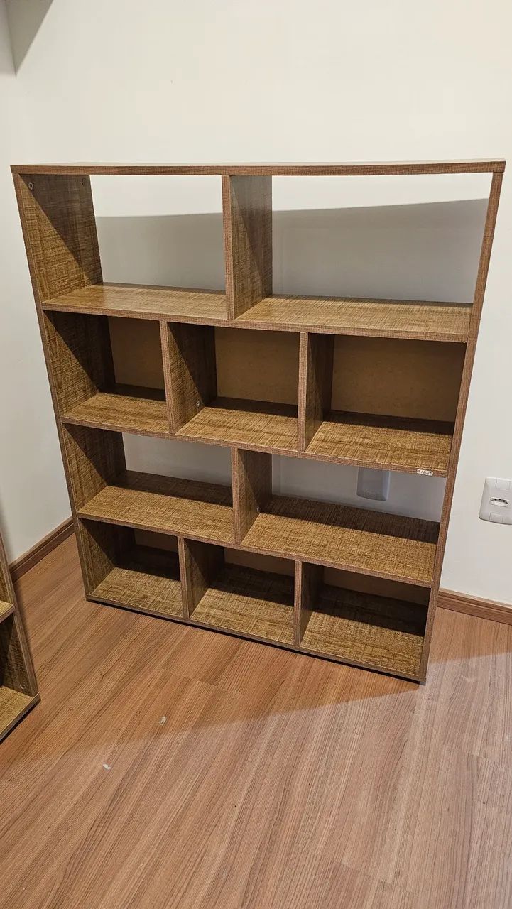 Estante de livros64352683592961123