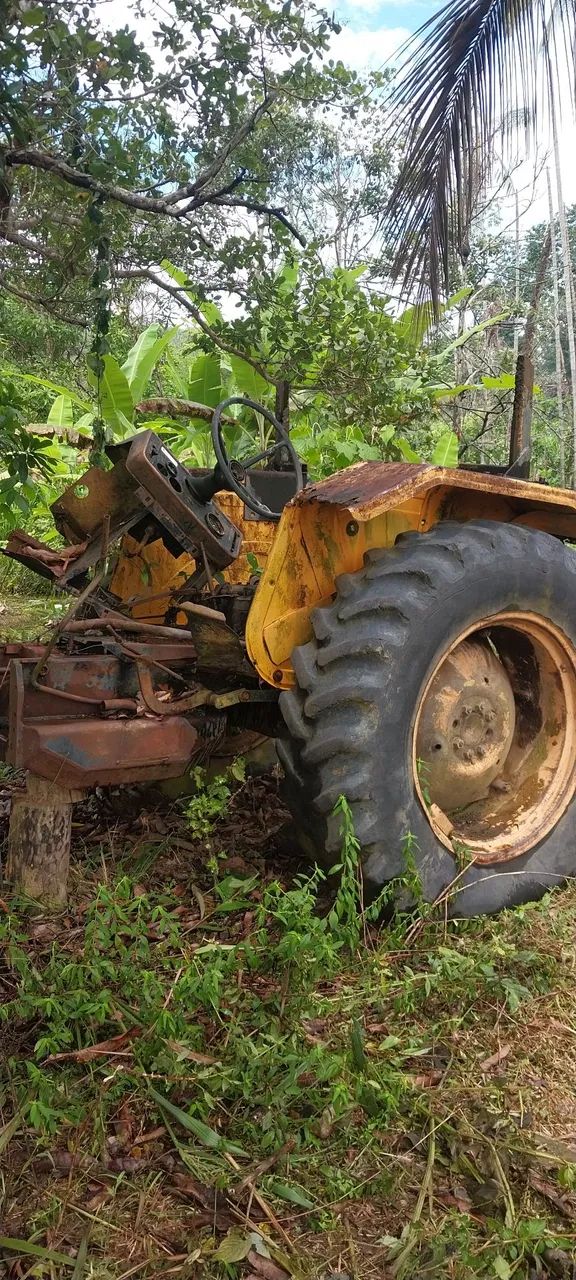 Trator Agrícola(está sem motor)