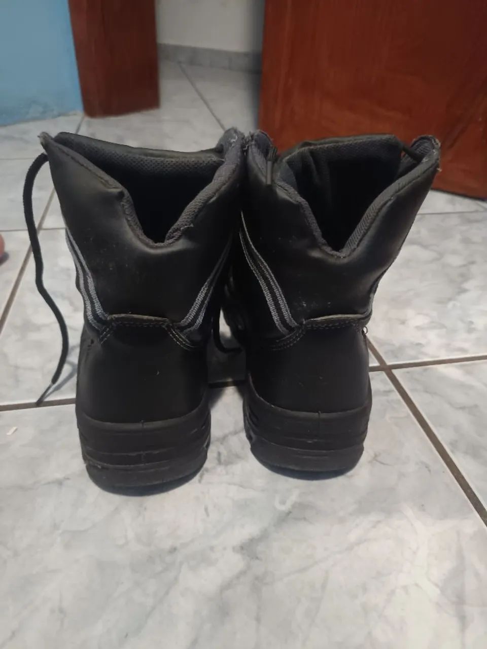 Botina com bico de aço 64298166183939122