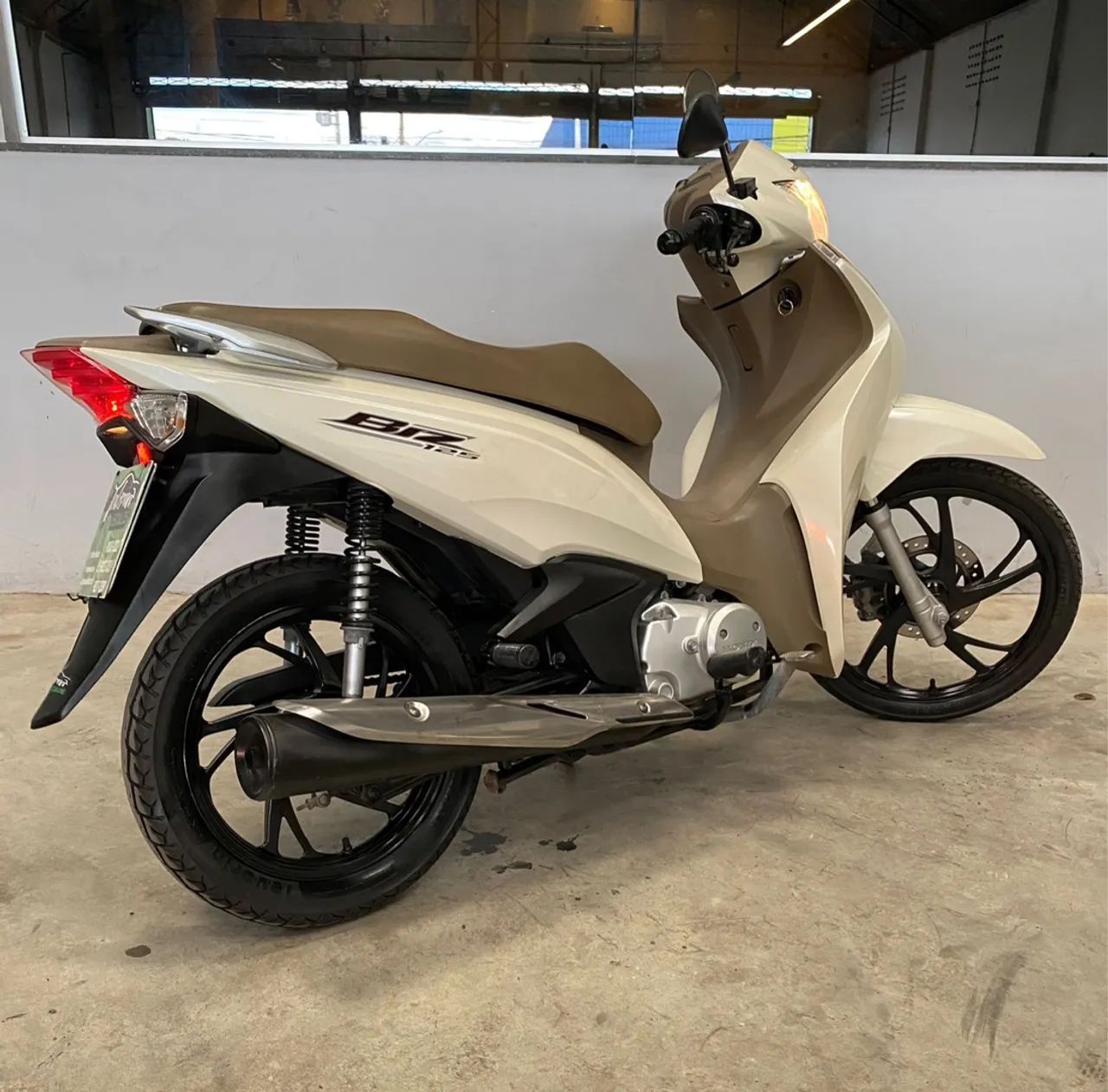 HONDA BIZ 125c 2023  É NA TALISMÃ VEICULOS  - Foto 4