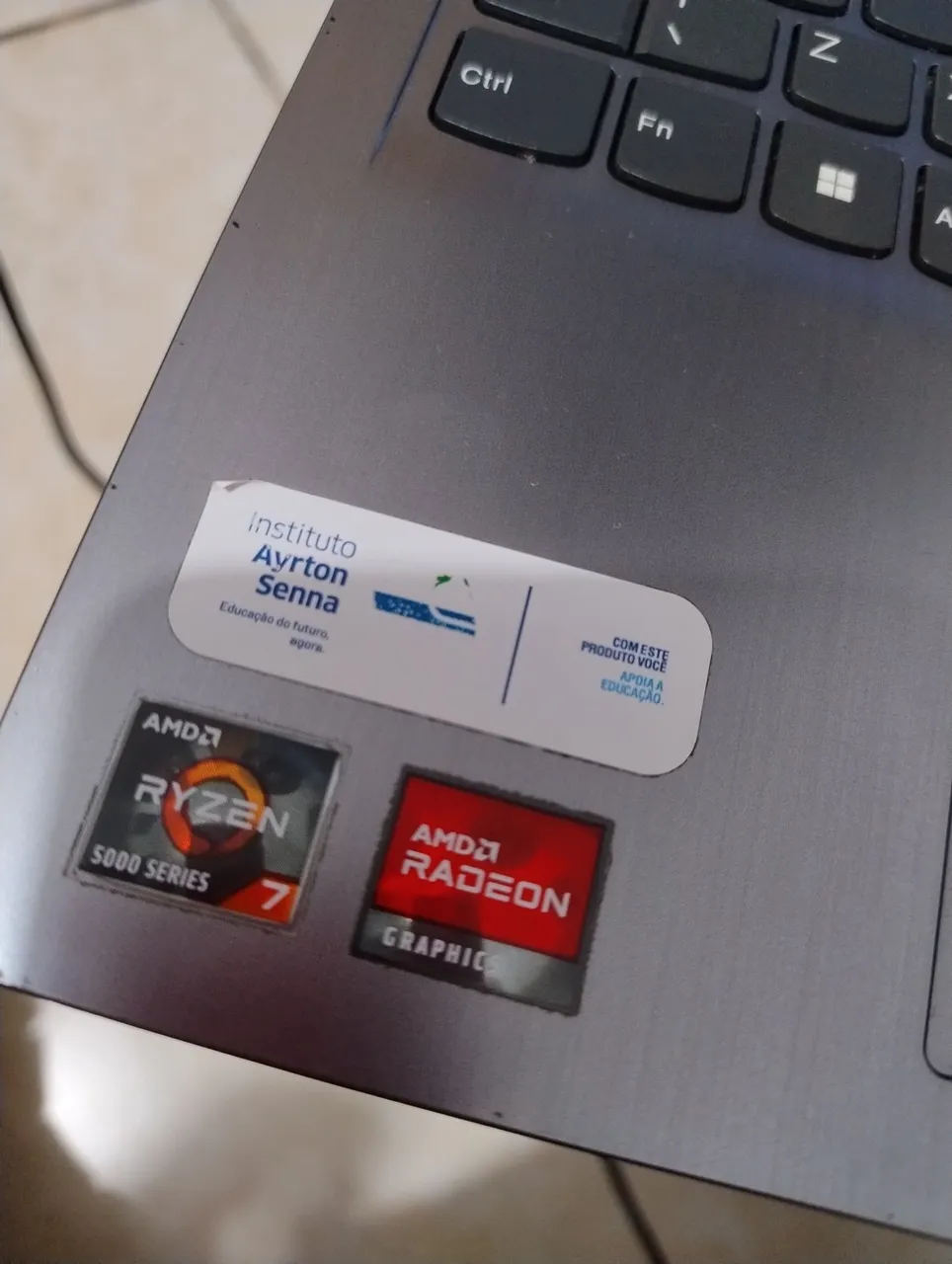 Notebook Lenovo - AMD Ryzen 7 5700U - 8GB RAM