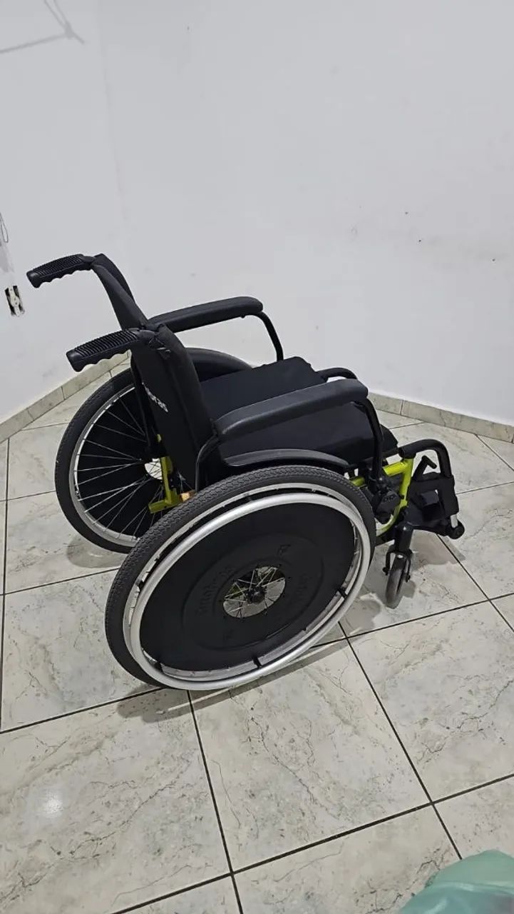 Cadeira de rodas manual - semi-nova - Foto 4