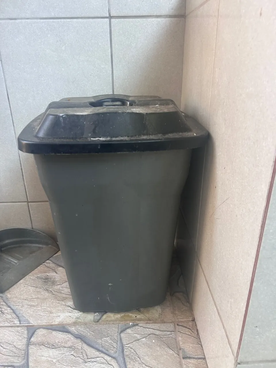Lixeira para área externa
