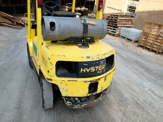 EMPILHADEIRA HYSTER ANO 2005 TORRE DUPLEX A GAS COM DESLOCADOR - Foto 2