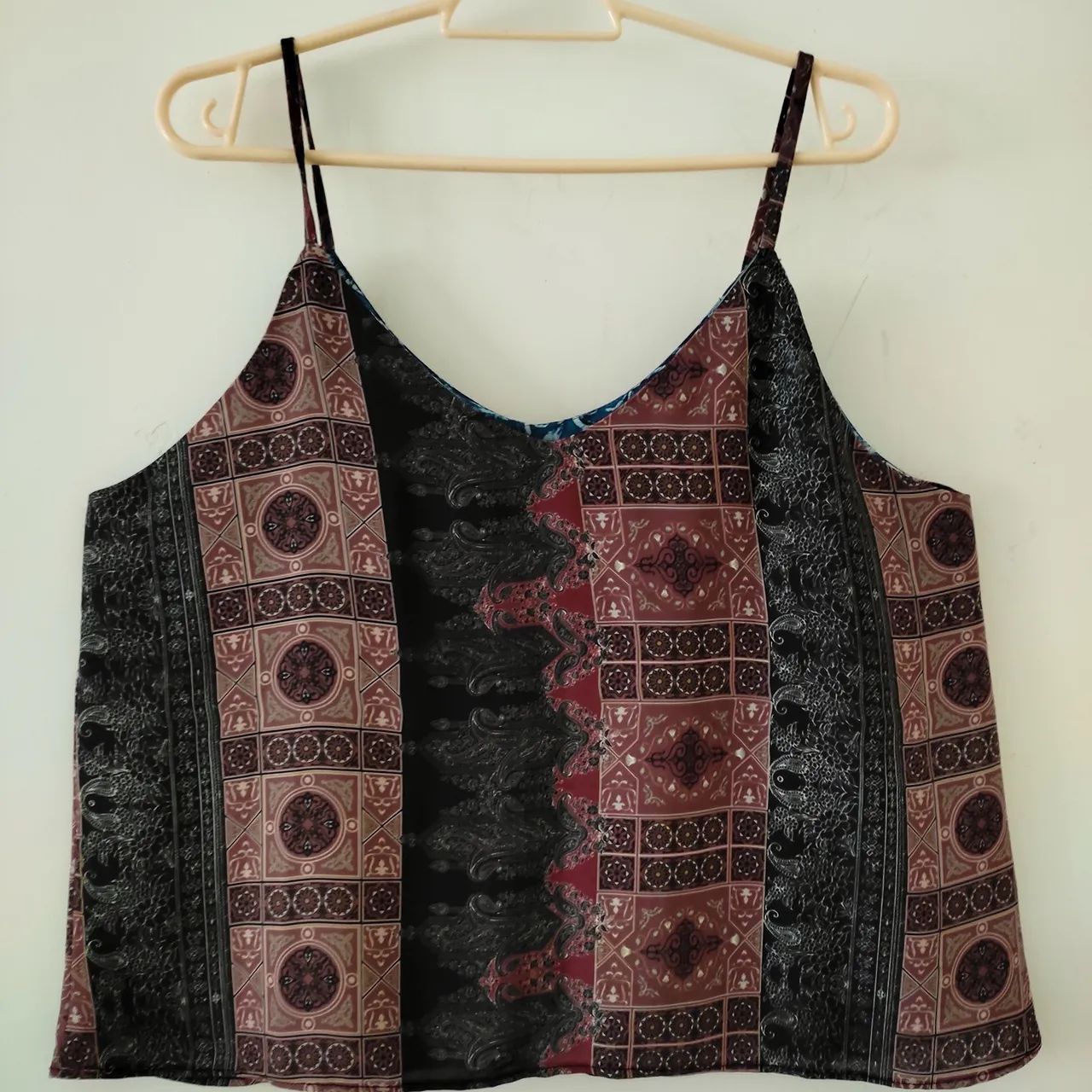 Blusa de alcinha com estampa étnica