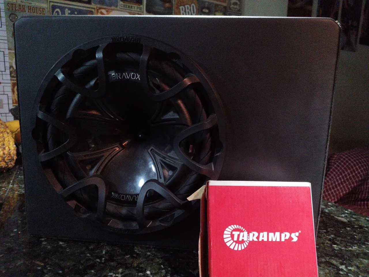 Caixa de som automotiva dutada com subwoofer 12' Bravox 350 RMS , com módulo Taramps