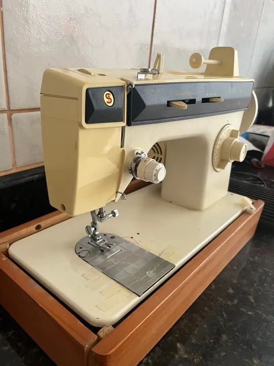 Máquina de Costurar Singer 3930 - Foto 2