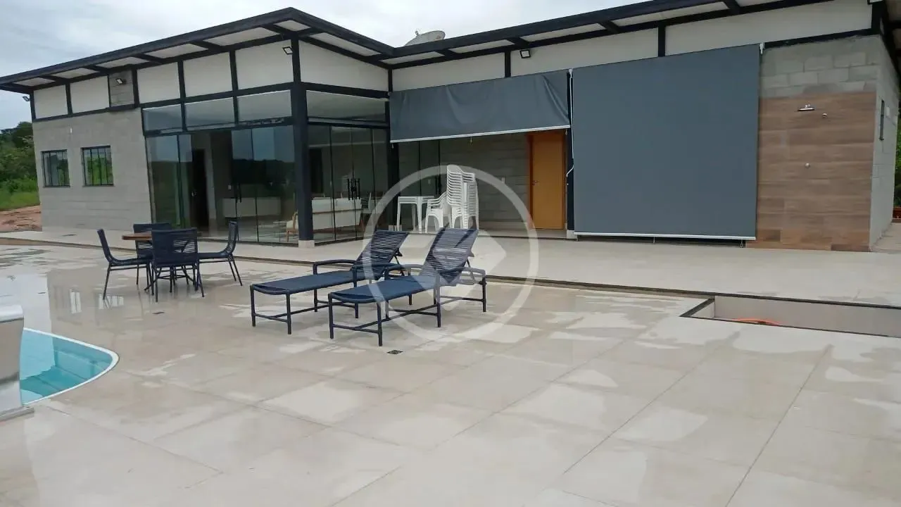 Casa á venda no Portal do Xaraés Manso - Lote de 2.232,67m² sendo 200m² de área construída