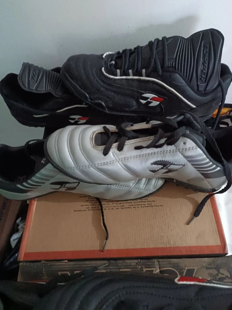 Chuteiras de Futebol - 4 pares  - Foto 2