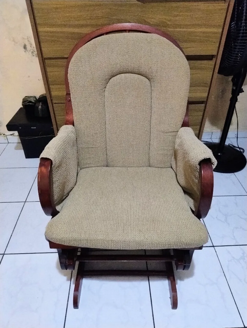 Cadeira de balanço confortável e elegante