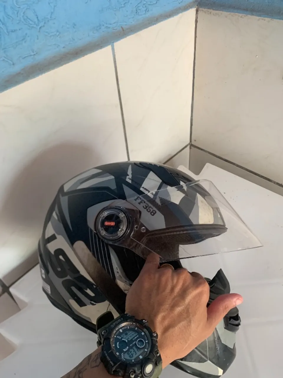 Capacete LS2 - FF358 - TAM: 60
