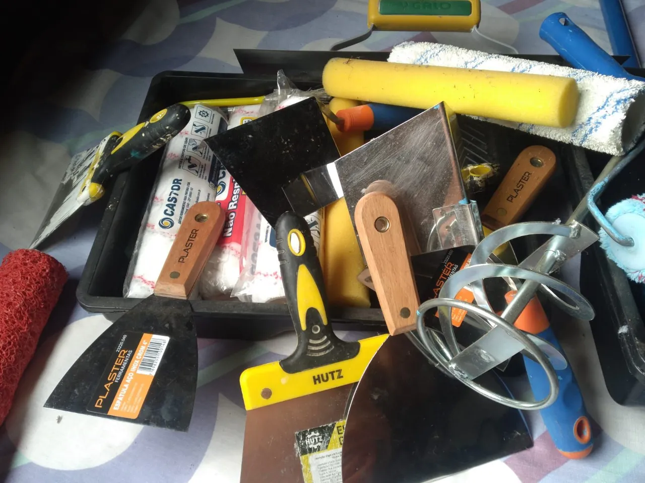 Vende-se materiais de pintura