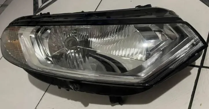 Farol direto da ecosport perfeito original Ford.
