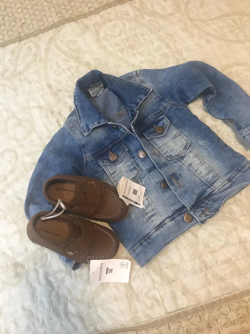 Jaqueta jeans e mocassim infantil